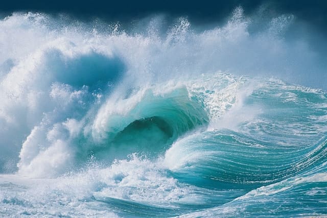 breaking ocean waves